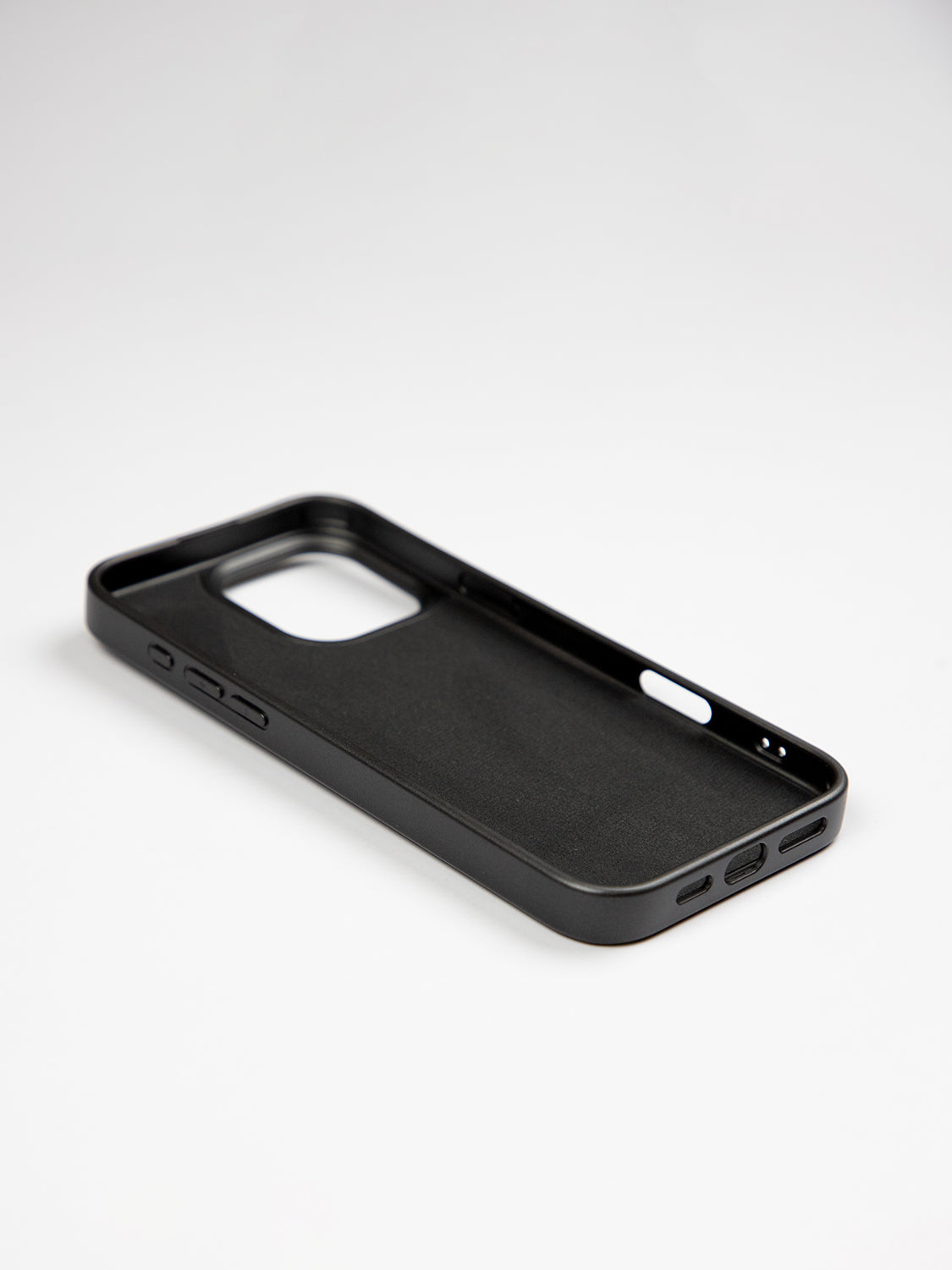Metallic Case Travel Edition  - iPhone 16 Pro Max (Black)