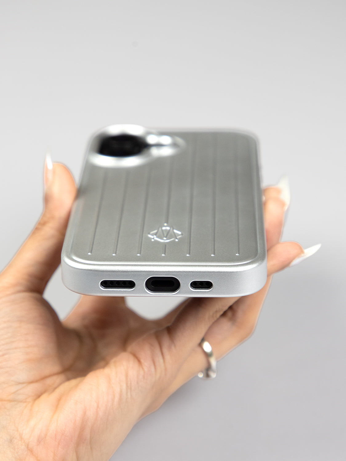 Metallic Case Travel Edition  - iPhone 17 (Silver)