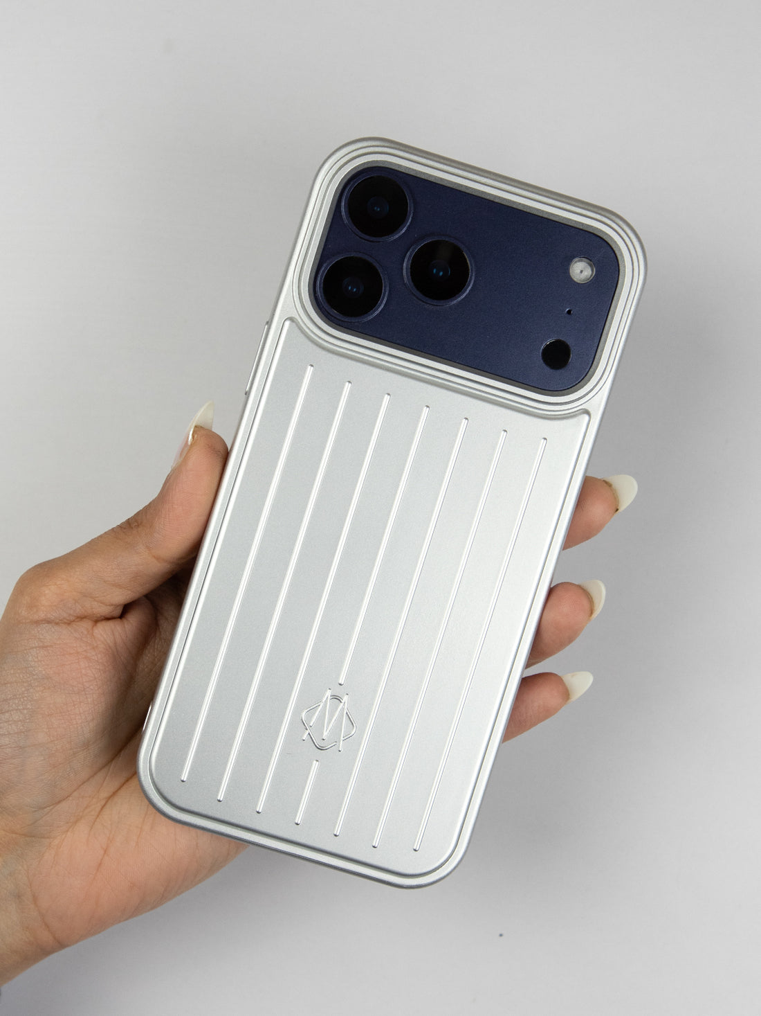 Metallic Case Travel Edition  - iPhone 16 Pro Max (Silver)