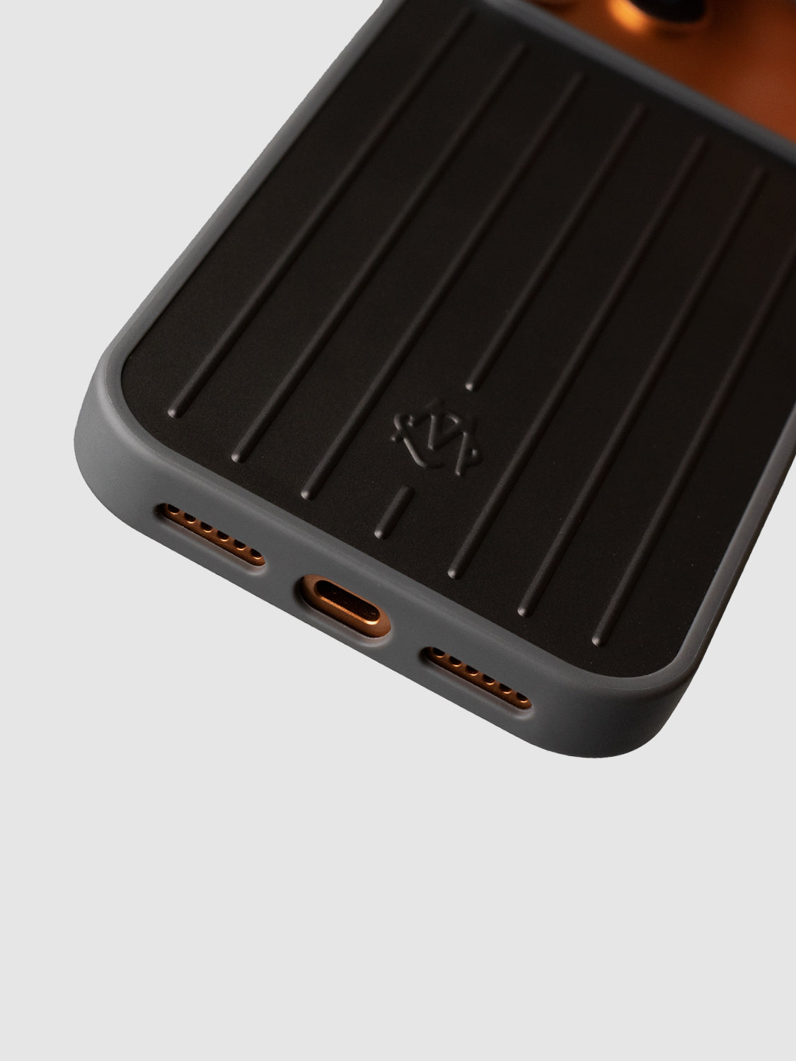 Metallic Case Travel Edition 2.0 - iPhone 17 Pro (Dark Gray)