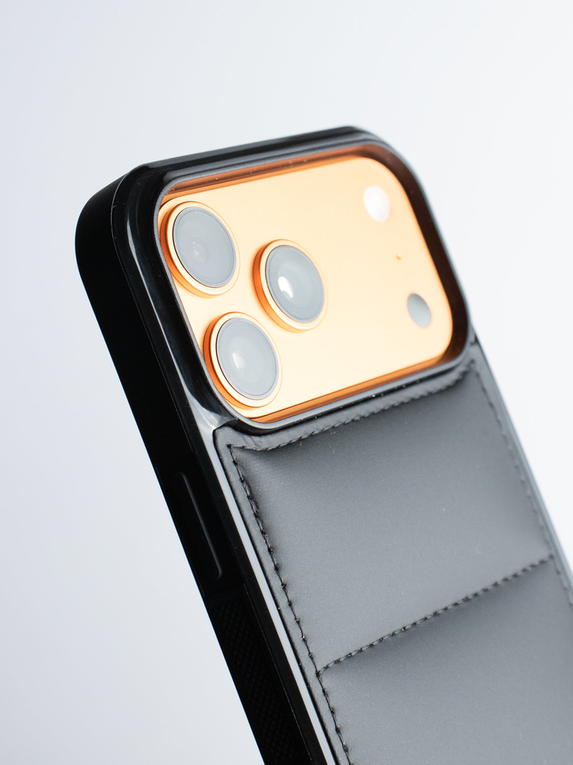 Puffer Case 2.0 - iPhone 17 (Black)