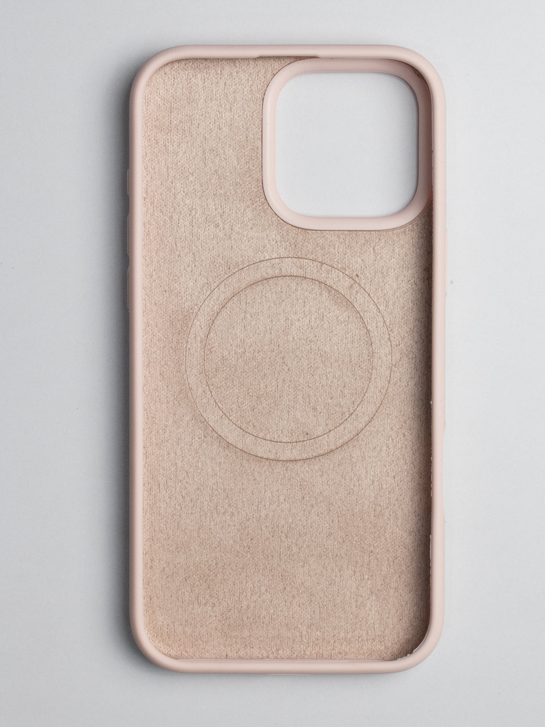 Magsafe Silicone Case - iPhone 17 (Pastel Pink)