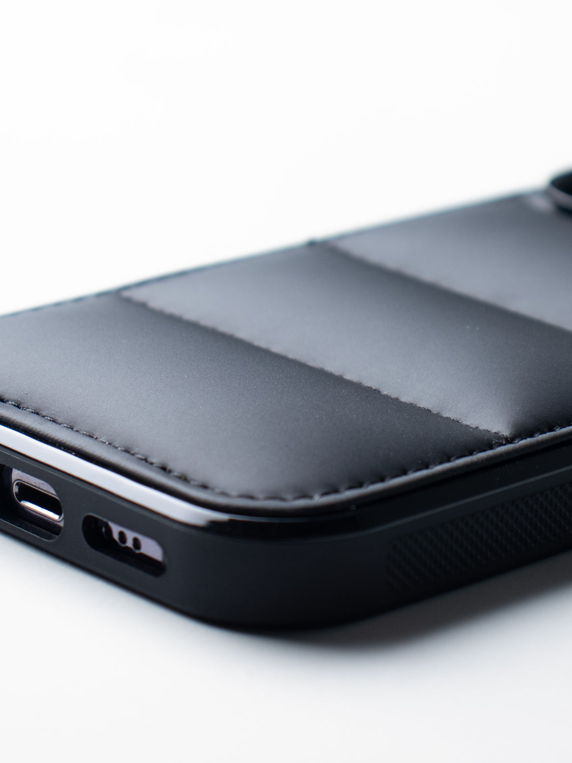 Slim iPhone 15 Pro Cover