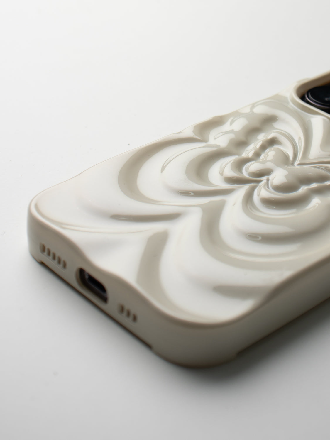 3D Butterfly Ripple Flexible Case - iPhone 15 Pro Max (Creamy White)