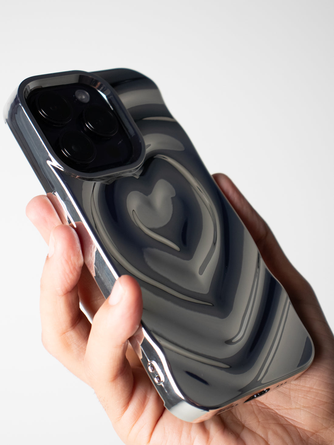 3D Heart Ripple Flexible Case -  iPhone 16 Pro Max (Chrome Silver)