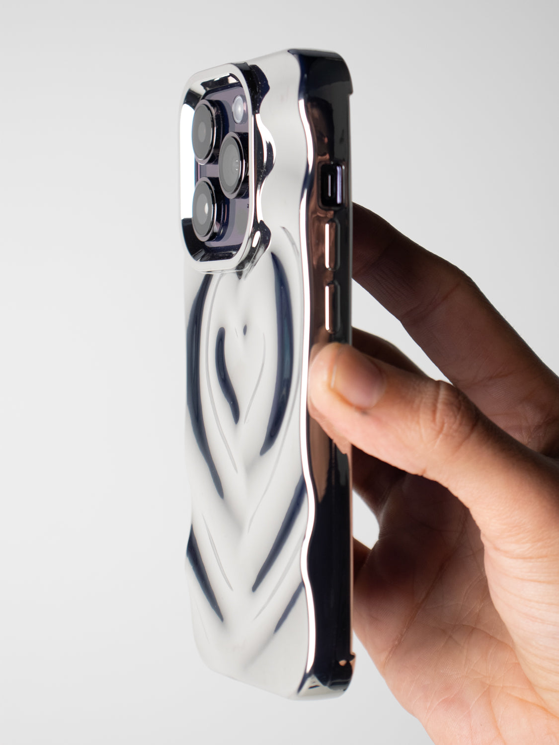 3D Heart Ripple Flexible Case - iPhone 16 Pro (Chrome Silver)